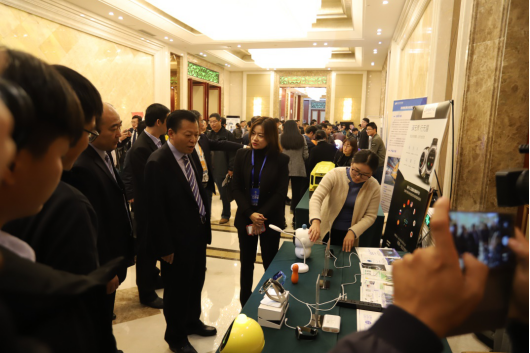 花花牛亮相2018人工智能產(chǎn)業(yè)發(fā)展高峰論壇 花花牛亮相2018人工智能產(chǎn)業(yè)發(fā)展高峰論壇